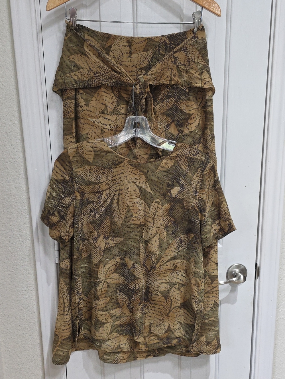 DUEperDUE  COLLECTION Vtg. Two-Piece Olive & Tan 100% Silk  skirt Set Sz-8